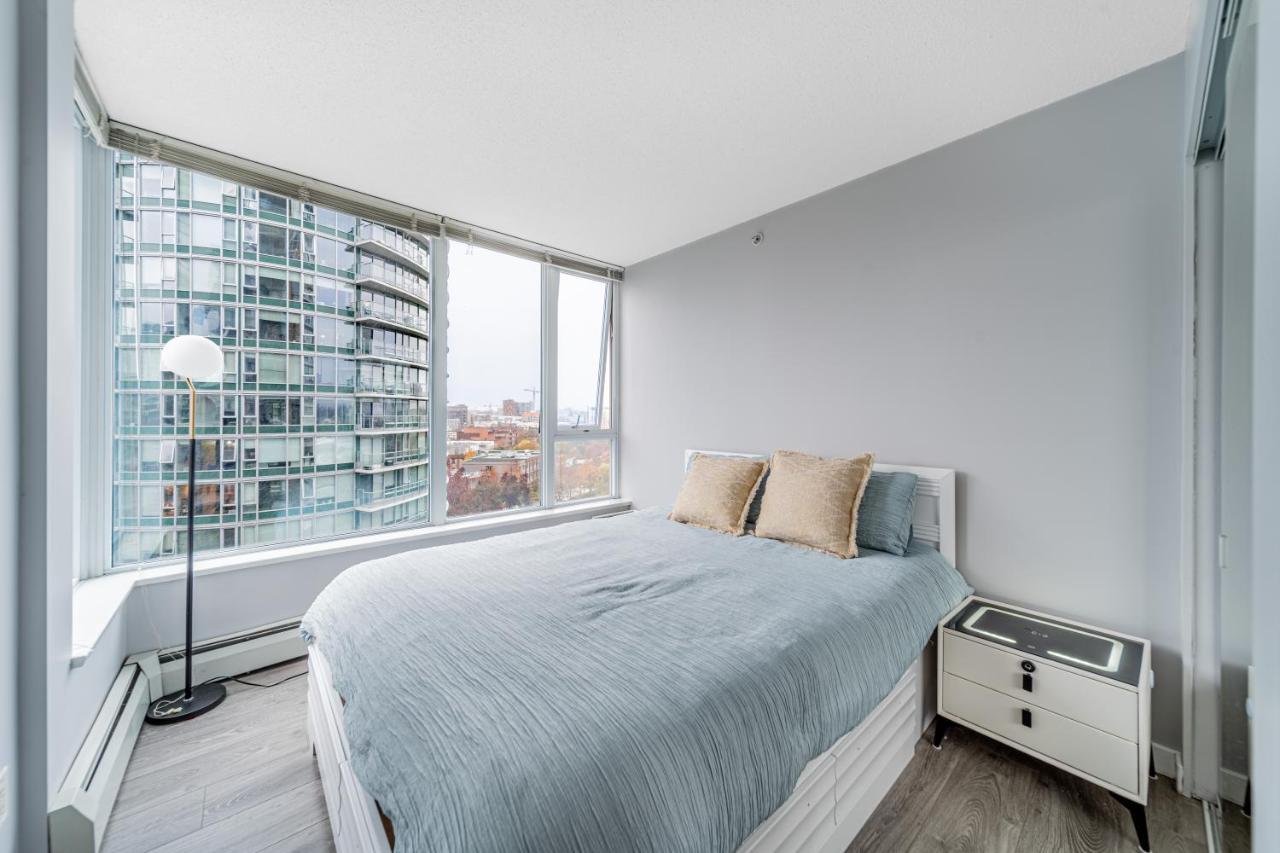 Amazing Views ! Leather Furniture ! Cozy Condo! Vancouver Exterior photo
